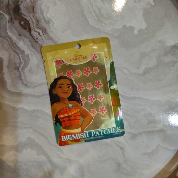 Disney Moana Skincare and Socks 5 Piece Bundle - Picture 3 of 7